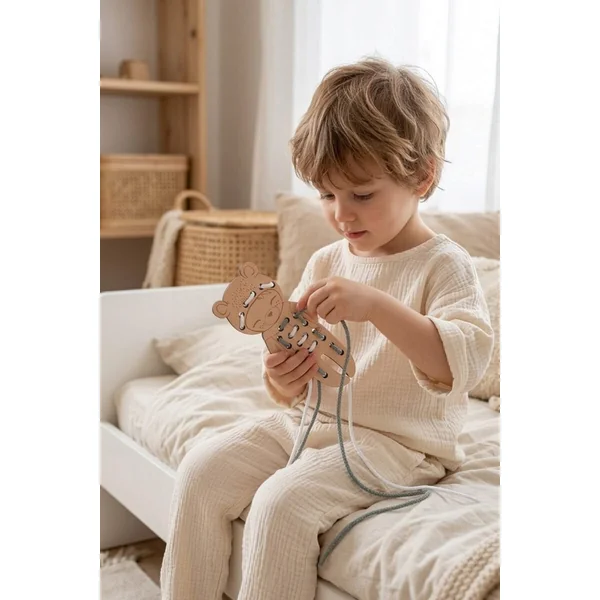 Jeu montessori poupée à lacer en bois animaux PETIT OURS