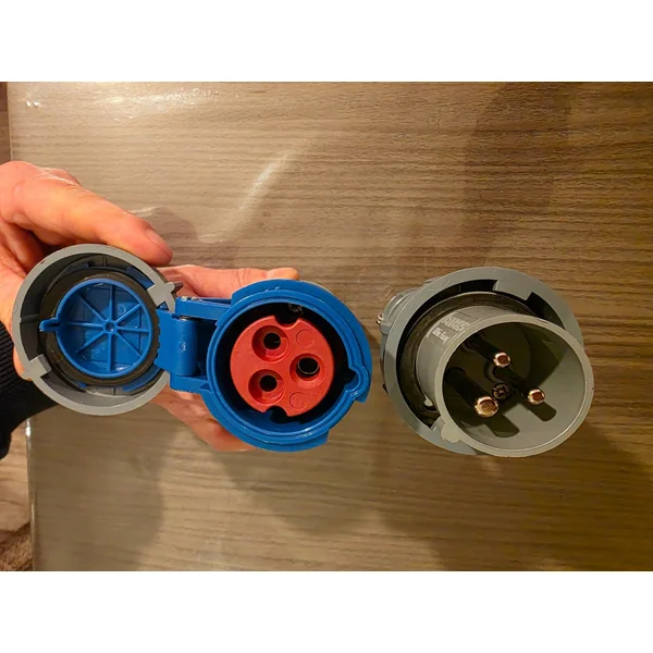Lot connecteurs industriels MENNEKES – Mâle + Femelle – IP67 – 16A, 6h Type 3860