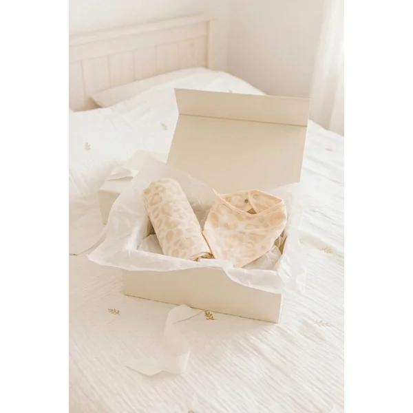 Votre coffret souvenir OFFERT dès 3 produits achetés*